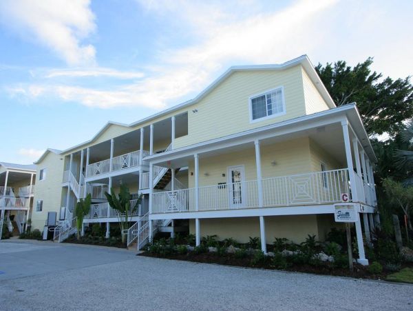 Siesta Key Modern Vacation Rental Condo - Flip Flop to Beach