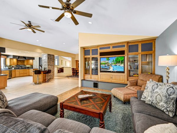 Luxury Villa with 2 Casitas & Putting Green in Palm Desert