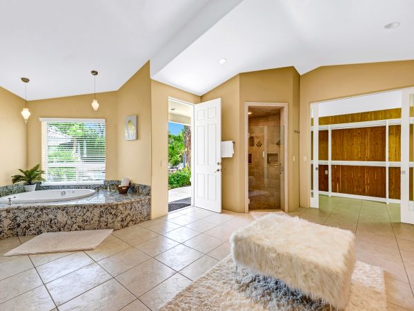 Luxury Villa with 2 Casitas & Putting Green in Palm Desert