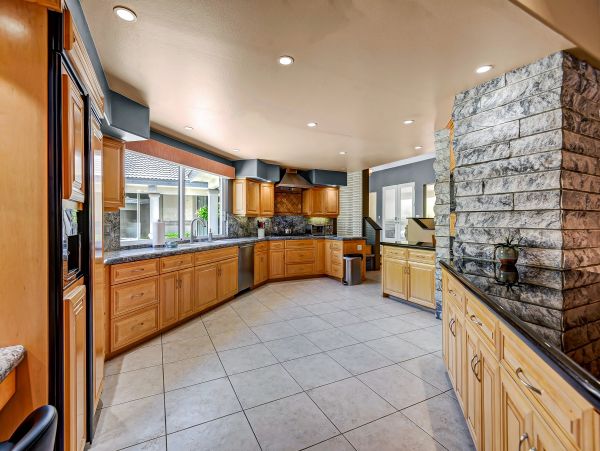 Luxury Villa with 2 Casitas & Putting Green in Palm Desert