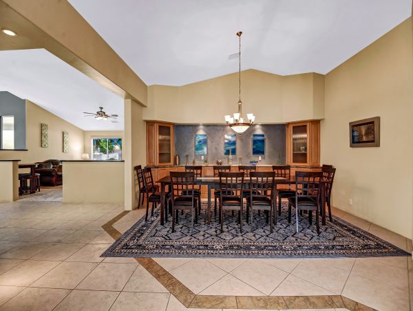 Luxury Villa with 2 Casitas & Putting Green in Palm Desert