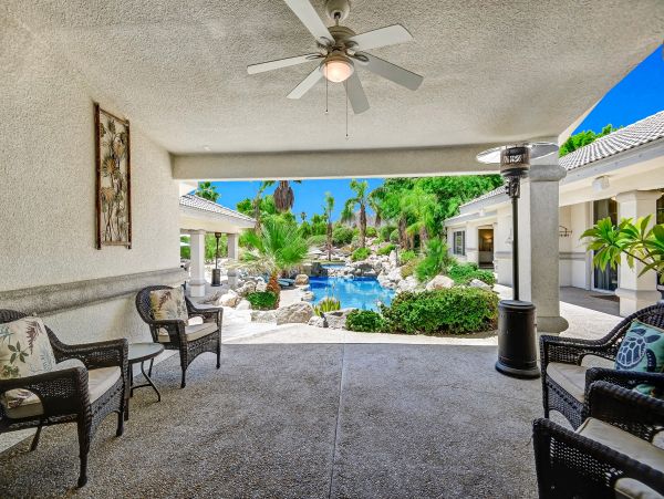 Luxury Villa with 2 Casitas & Putting Green in Palm Desert