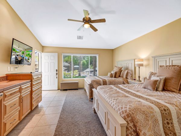 Luxury Villa with 2 Casitas & Putting Green in Palm Desert