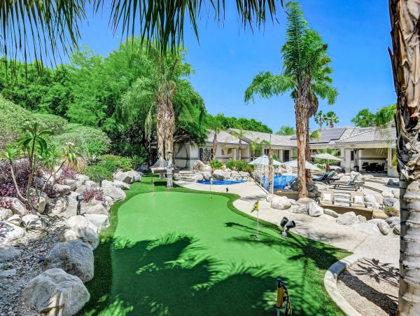 Luxury Villa with 2 Casitas & Putting Green in Palm Desert