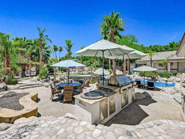 Luxury Villa with 2 Casitas & Putting Green in Palm Desert