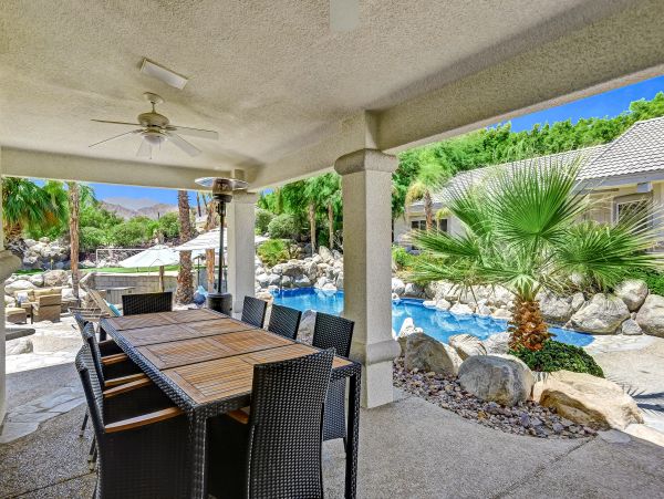 Luxury Villa with 2 Casitas & Putting Green in Palm Desert
