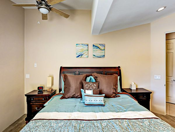 Luxury Villa with 2 Casitas & Putting Green in Palm Desert
