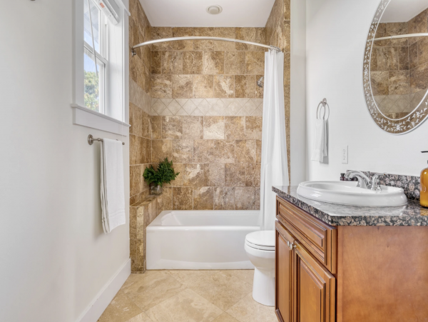 Beautiful & Cozy 4 Bedroom Vacation Home