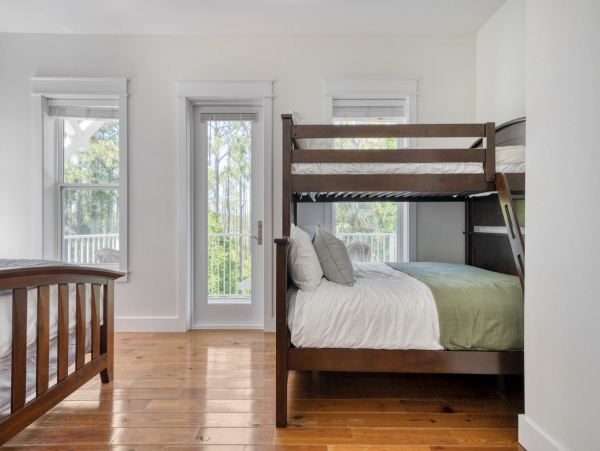 Beautiful & Cozy 4 Bedroom Vacation Home