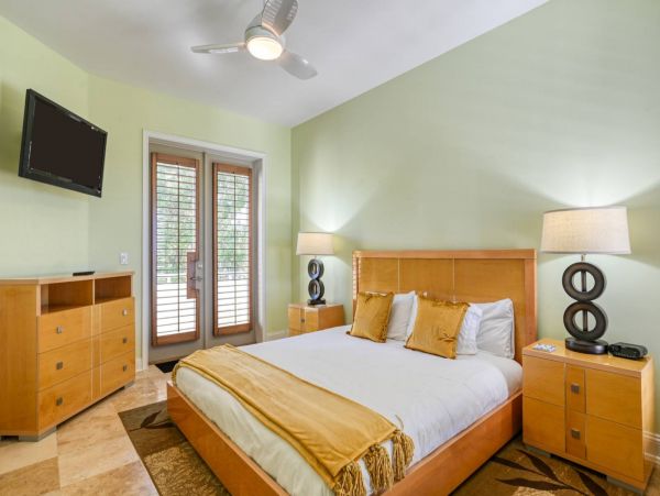 St. Augustine Home 1028049