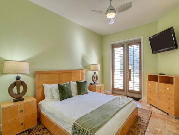 St. Augustine Home 1028049