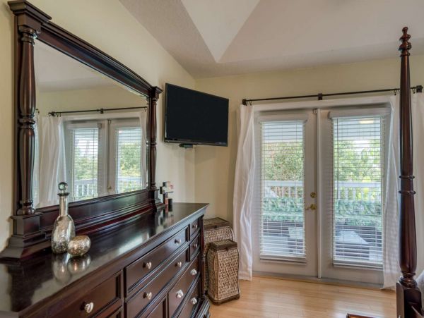 St. Augustine Home 1028056