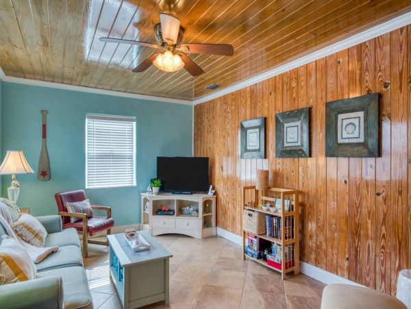 St. Augustine Home 1028064