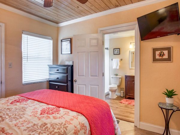 St. Augustine Home 1028064