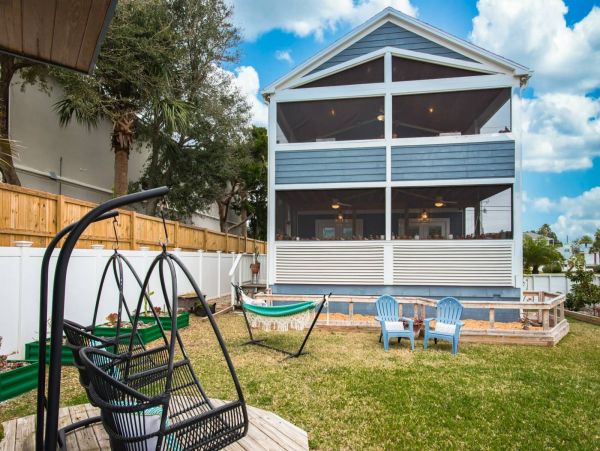 St. Augustine Home 1028070