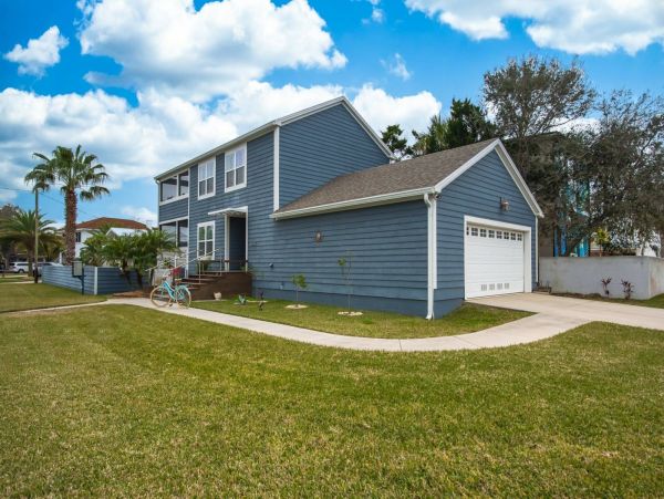 St. Augustine Home 1028070
