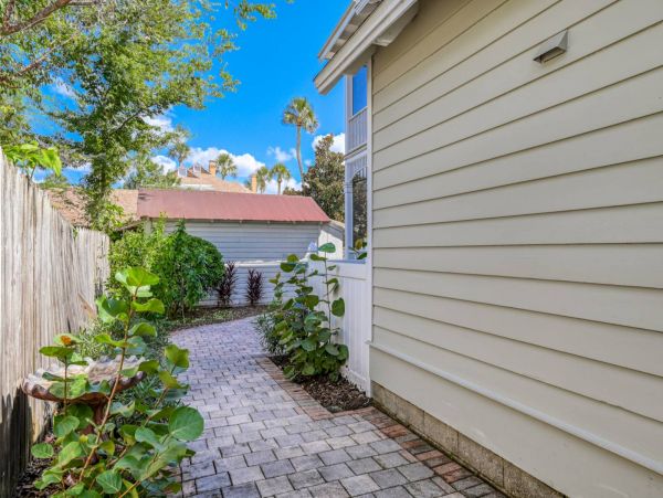 St. Augustine Home 1028078