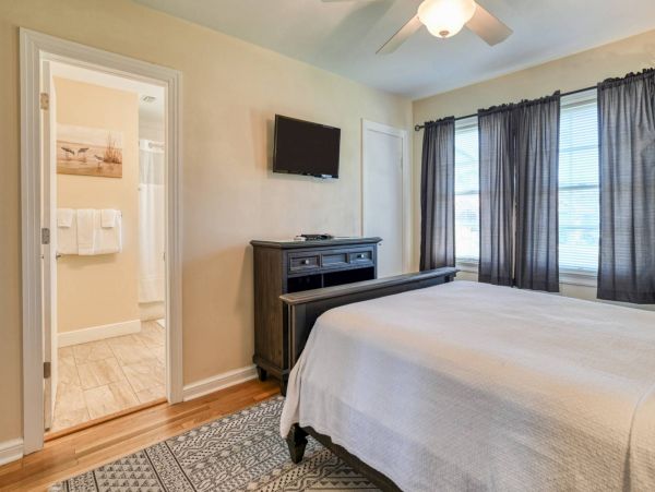 St. Augustine Home 1028082