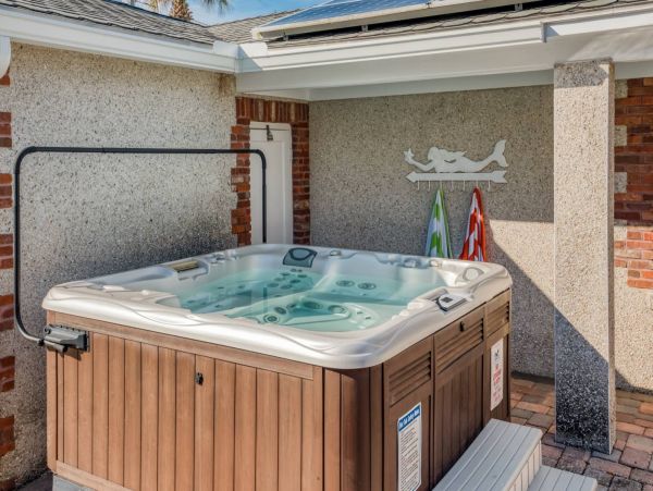 St. Augustine Four Bedroom Home with private Hot Tub