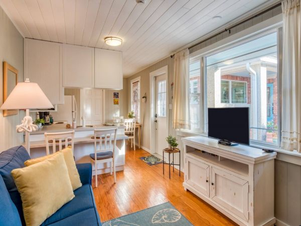 St. Augustine Four Bedroom Home with private Hot Tub