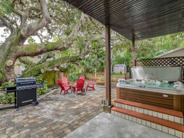 St. Augustine Home 1028090