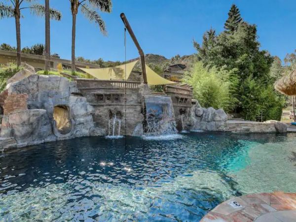 Luxury 7 Bedrooms Pool Vacation Estate in Escondido