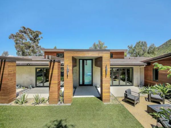Luxury 7 Bedrooms Pool Vacation Estate in Escondido