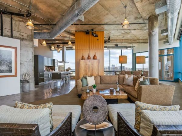 Luxury Penthouse with Views in Honolulu Close to Beach