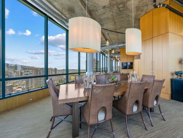 Luxury Penthouse with Views in Honolulu Close to Beach