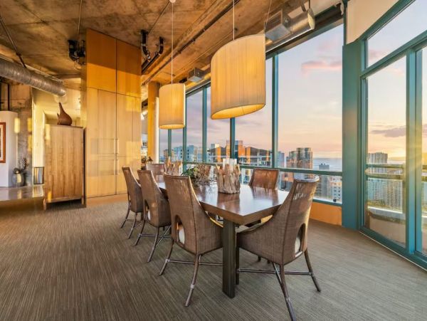 Luxury Penthouse with Views in Honolulu Close to Beach