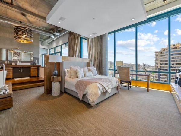 Luxury Penthouse with Views in Honolulu Close to Beach