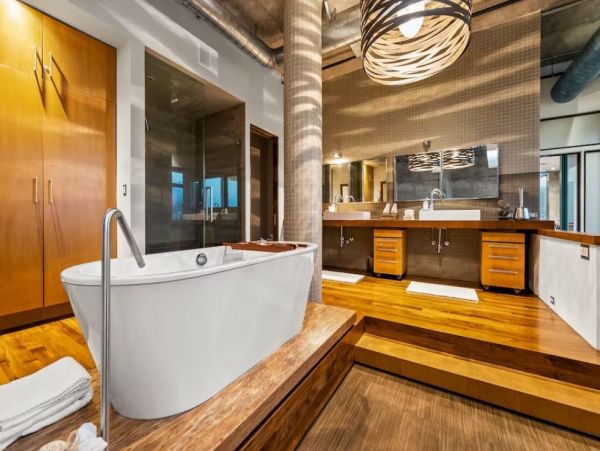 Luxury Penthouse with Views in Honolulu Close to Beach