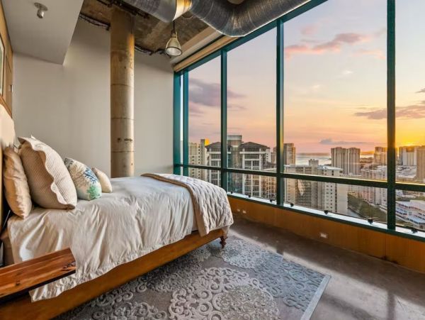 Luxury Penthouse with Views in Honolulu Close to Beach
