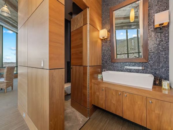 Luxury Penthouse with Views in Honolulu Close to Beach