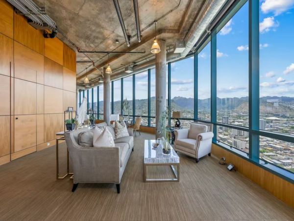Luxury Penthouse with Views in Honolulu Close to Beach