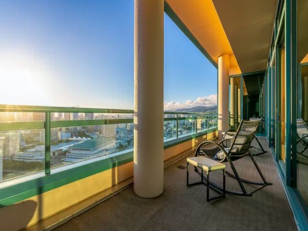 Luxury Penthouse with Views in Honolulu Close to Beach