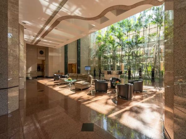 Luxury Penthouse with Views in Honolulu Close to Beach