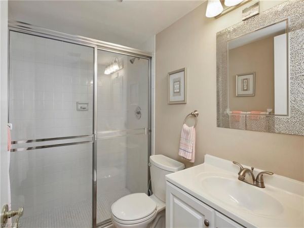 Lovely 2 Bedroom Condo with Lanai Sleeps 4 Guests