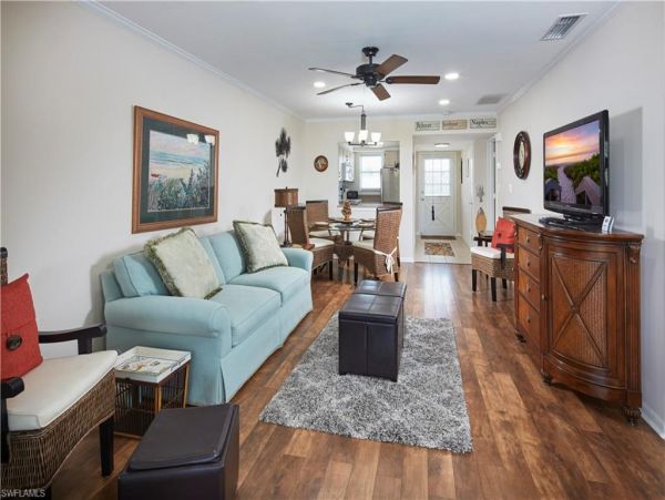 Lovely 2 Bedroom Condo with Lanai Sleeps 4 Guests