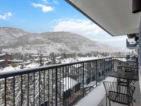 Lovely 2 Bedroom Condo in Vail Steps to Lift