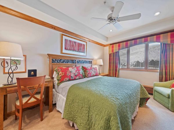 Lovely 2 Bedroom Condo in Vail Steps to Lift