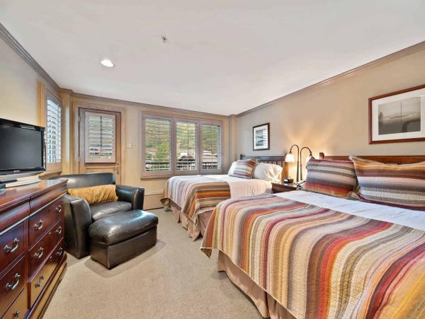 Gorgeous Two Bedroom Condo in Vail Ski in - Ski out
