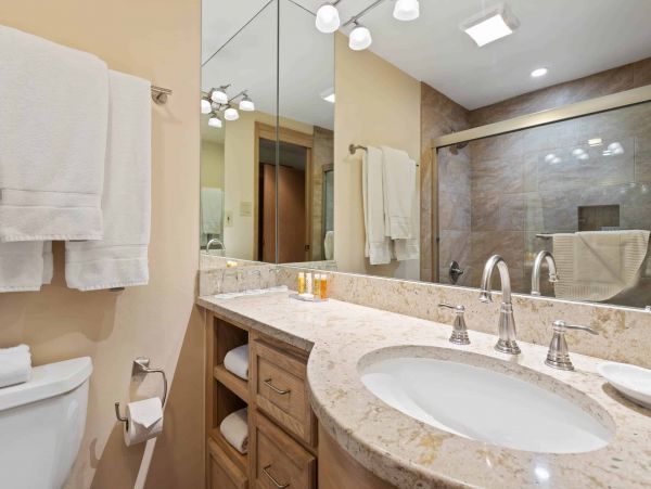 Charming 2 Bedroom Condo in Vail Sleeps 4 Mountain Views
