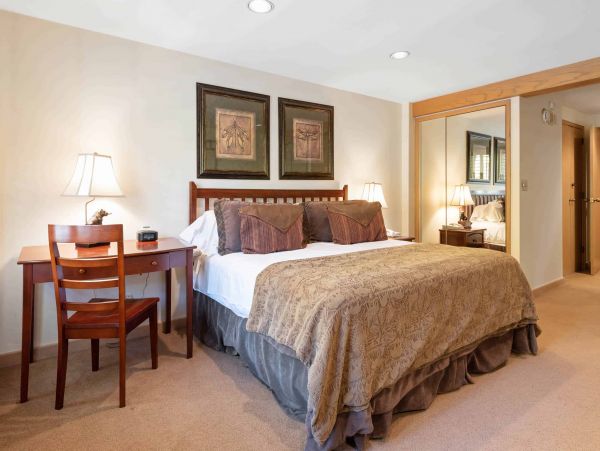 Charming 2 Bedroom Condo in Vail Sleeps 4 Mountain Views