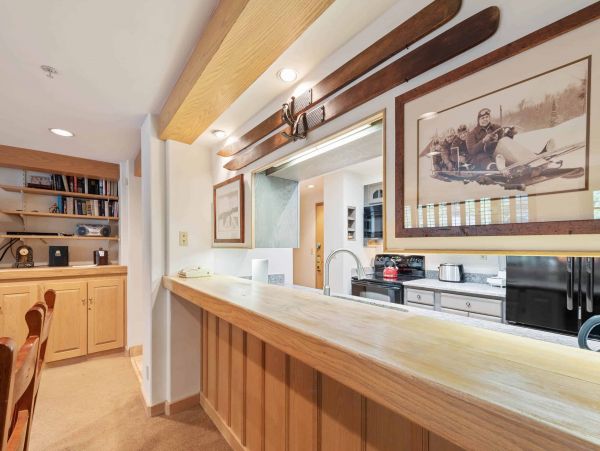Charming 2 Bedroom Condo in Vail Sleeps 4 Mountain Views