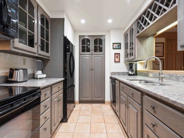 Charming 2 Bedroom Condo in Vail Sleeps 4 Mountain Views