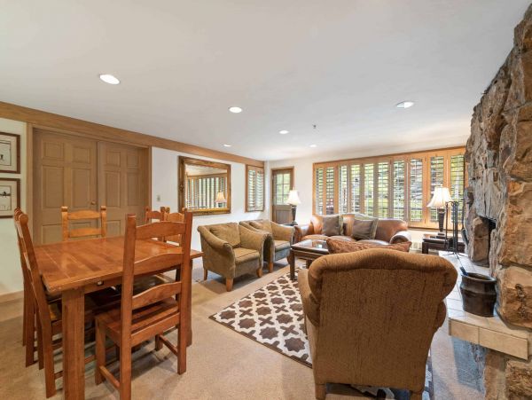 Charming 2 Bedroom Condo in Vail Sleeps 4 Mountain Views