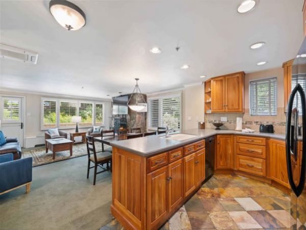 Mountain Views Vail Vacation Condo Three Bedrooms Near Gondola