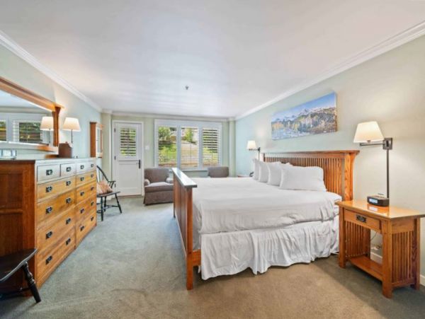 Mountain Views Vail Vacation Condo Three Bedrooms Near Gondola