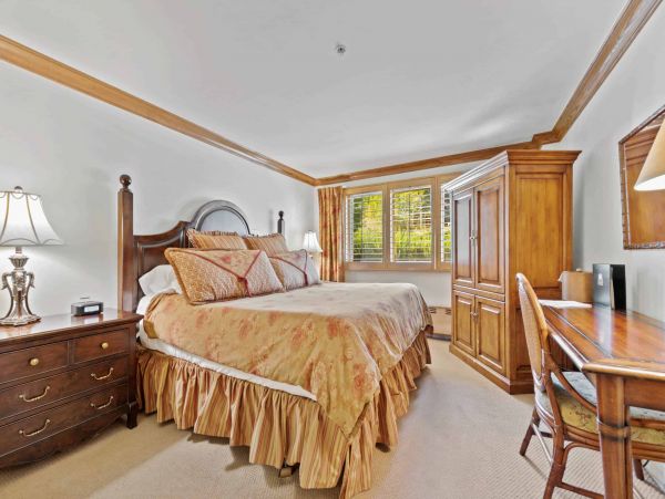 First Floor Two Bedroom Condo in Vail Ski In Ski Out